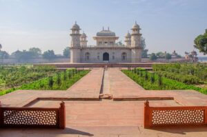 Itmad-ud-Daulah was built between 1622 and 1628 by Empress Nur Jahan in memory of her father, Mirza Ghiyas Beg, who was given the title “Itmad-ud-Daulah,” meaning “Pillar of the State.”
