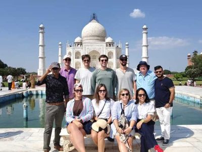 Best tour guide for Taj Mahal