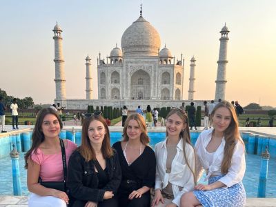 Taj Mahal sunrise tour from Delhi