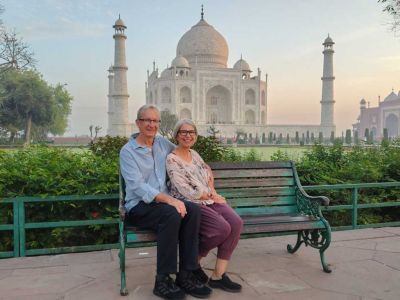 Spanish Speaking Tour Guide For Taj Mahal