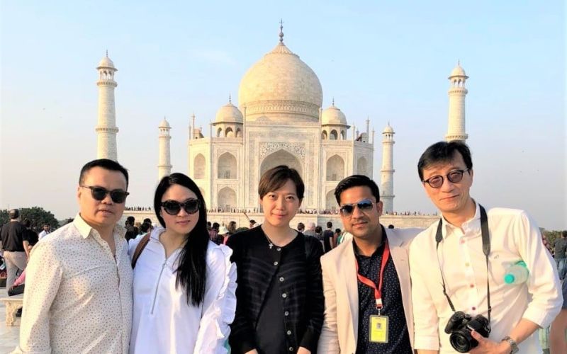 69032414a1198-licensed-tour-guide-for-taj-mahal